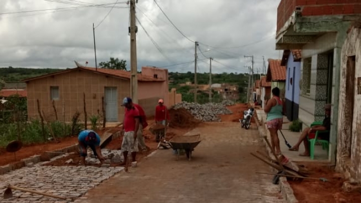 Prefeitura Municipal segue pavimentando ruas 